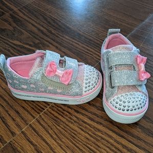 Size 6 toddler girls Sketcher light up shoes